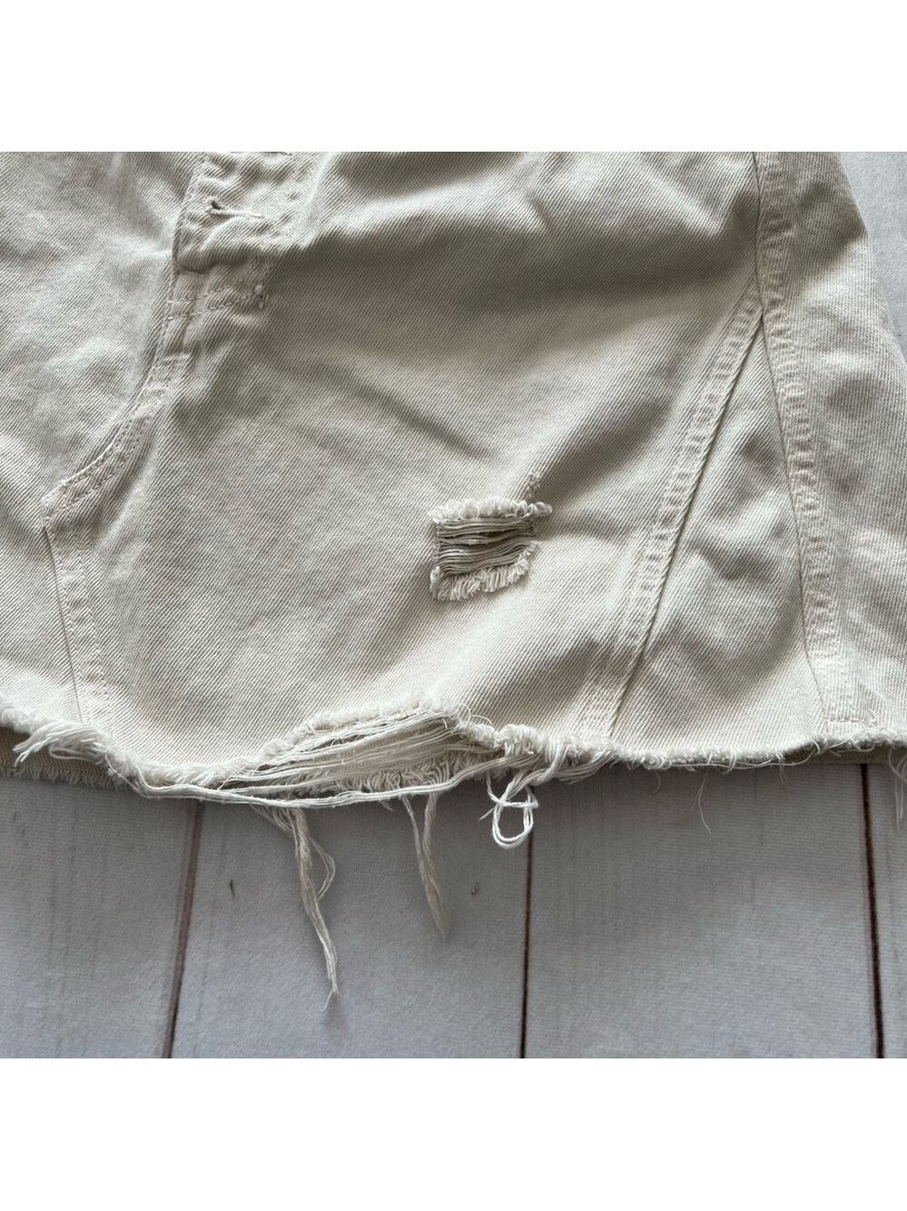We The Free Women's Khaki Denim Mini Skirt Size 30 Casual Distressed Frayed Hem - Picture 11 of 14